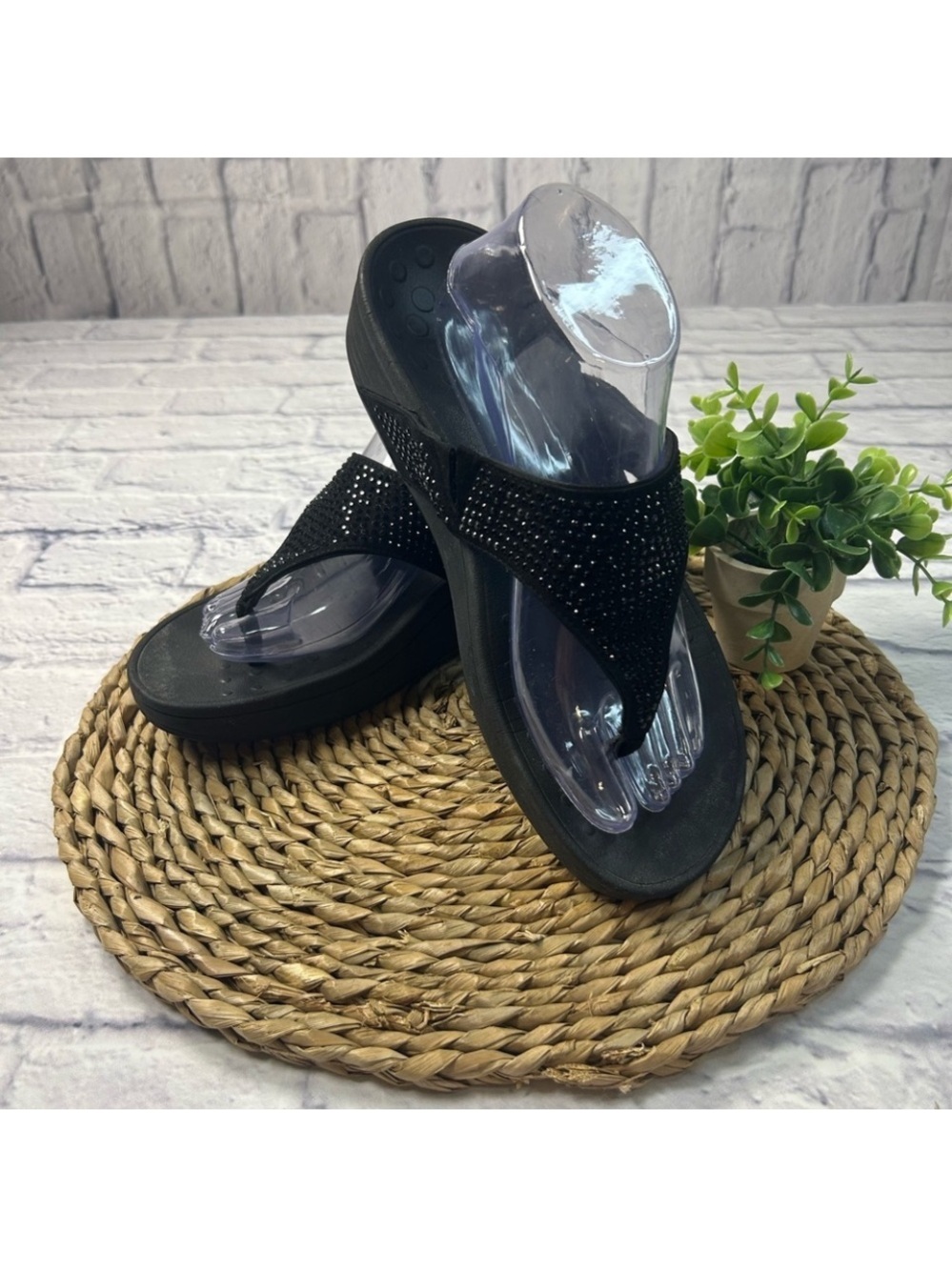 Vionic Black Beaded Thong Sandals